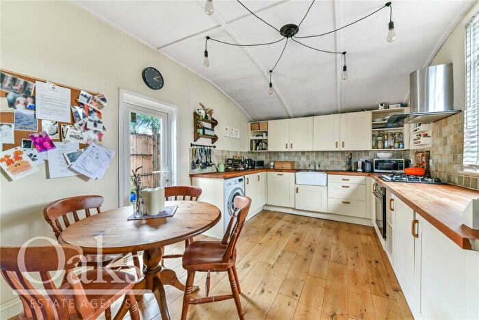 2 Bedroom Maisonette To Rent In Birchanger Road, South Norwood, SE25