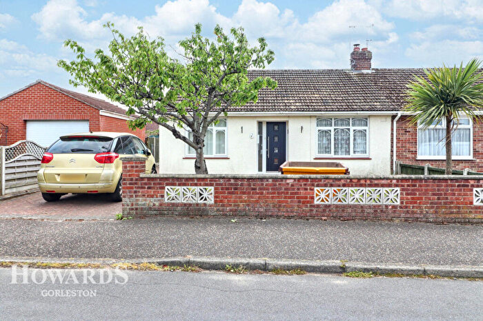 3 Bedroom Semi-Detached Bungalow For Sale In Homefield Avenue, Bradwell, NR31