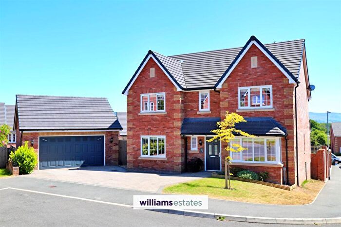 4 Bedroom Detached House For Sale In Llys Yr Afon, Denbigh, LL16