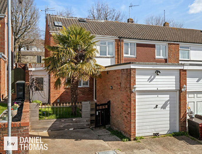 4 Bedroom End Of Terrace House For Sale In Pinnacles, Waltham Abbey, EN9