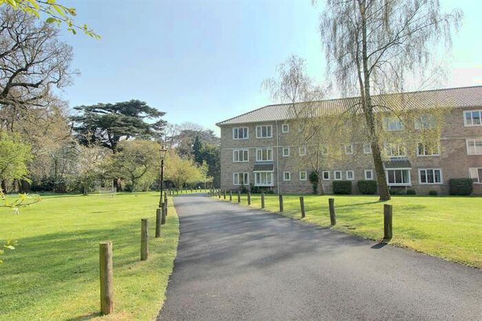 2 Bedroom Flat To Rent In Keswick Hall, Keswick, Norwich, NR4