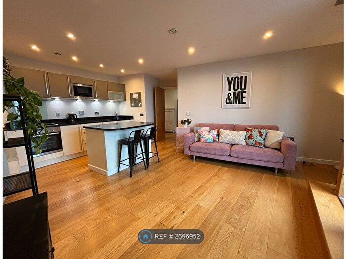 1 Bedroom Flat To Rent In Candle House, Leeds, LS1