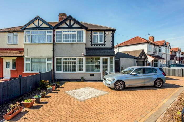 3 Bedroom Semi-Detached House To Rent In Hiliary Gardens, Stanmore, HA7
