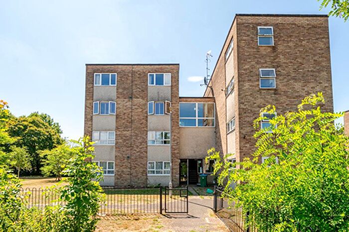3 Bedroom Apartment To Rent In Mitcham Walk, Aylesbury, HP19