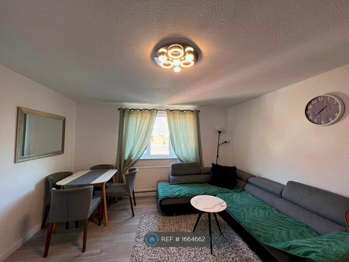 2 Bedroom Flat To Rent In Hall Lane, London, E4