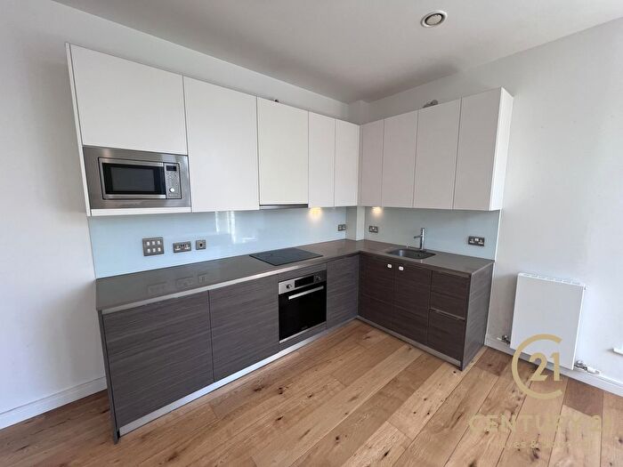 1 Bedroom Flat To Rent In Central House, Lampton Road, TW3