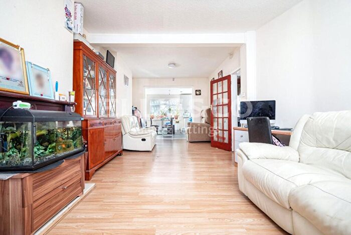 3 Bedroom End Of Terrace House For Sale In Charlton Road, Kenton, Harrow, HA3