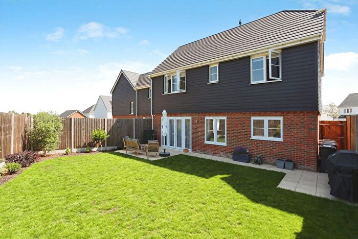 3 Bedroom Detached House For Sale In Omaha Grove, Paddock Wood, Tonbridge, Kent, TN12