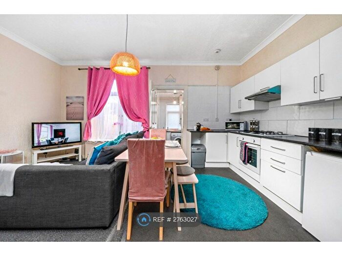 1 Bedroom Flat To Rent In Elmbank Street, Bellshill, ML4