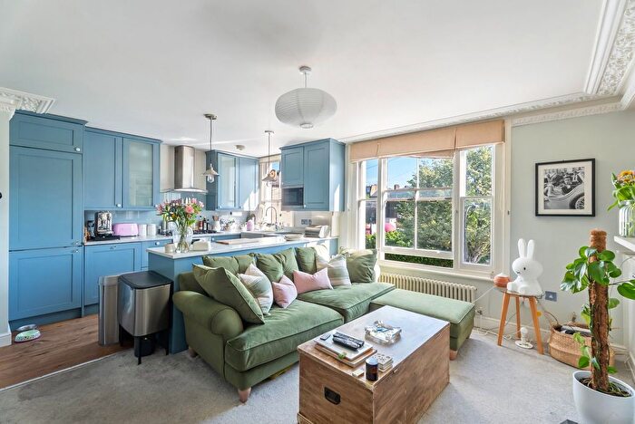 3 Bedroom Maisonette For Sale In Cathnor Road, London, W12