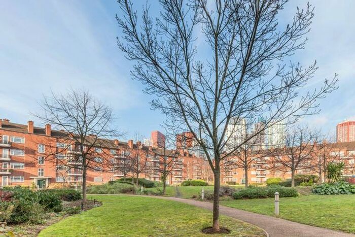 3 Bedroom Flat To Rent In Thorncroft Street, Nine Elms, London, SW8