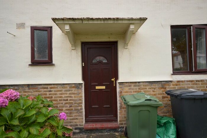 3 Bedroom Semi-Detached House To Rent In Furneaux Avenue, London, SE27