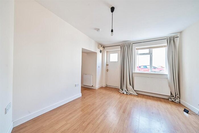 1 Bedroom Apartment For Sale In Globe Court, Dowell Street, Honiton, EX14