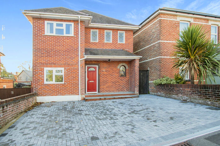 4 Bedroom Detached House To Rent In Malvern Road, BH9