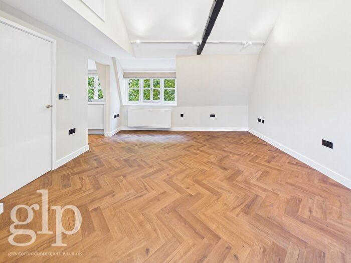 2 Bedroom Flat To Rent In Store Street, Bloomsbury, WC1E