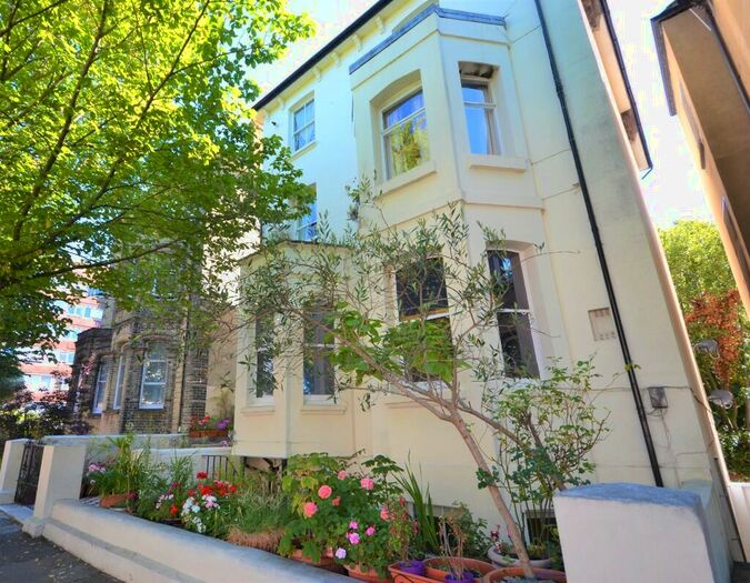 Flat To Rent In Selborne Road, Hove, BN3
