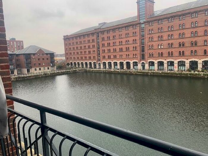 2 Bedroom Apartment To Rent In Waterloo Quay, L3
