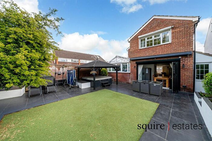 4 Bedroom Detached House For Sale In Leverstock Green Road, Hemel Hempstead, HP3