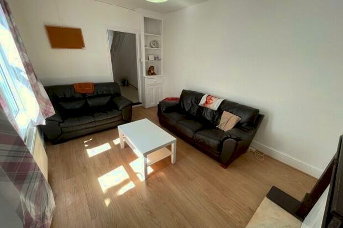 5 Bedroom Terraced House To Rent In Monthermer Road Cardiff, CF24