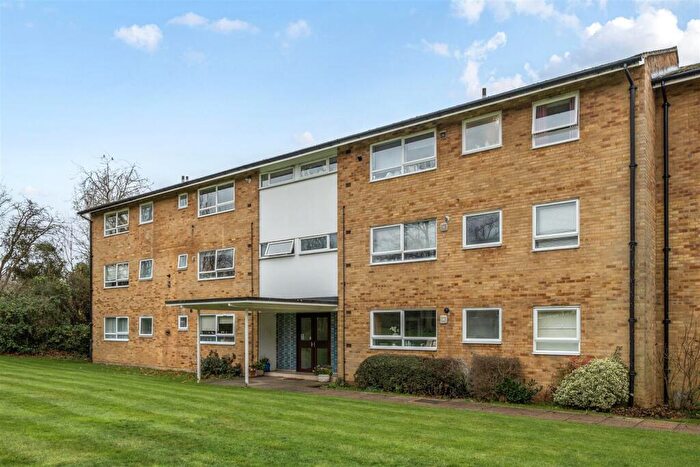 3 Bedroom Apartment For Sale In The Shimmings, Boxgrove Road, Guildford, GU1