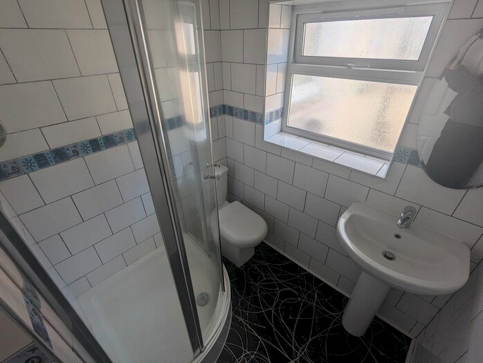 1 Bedroom Flat To Rent In Claude Place, Roath, Cardiff, CF24