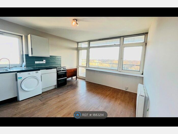 3 Bedroom Flat To Rent In Eashing Point, London, SW15