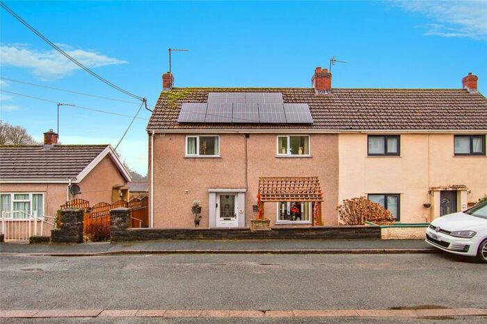 2 Bedroom Semi-Detached House For Sale In Maesydderwen Estate, Cwmdyfran, Bronwydd Arms, Carmarthen, SA33