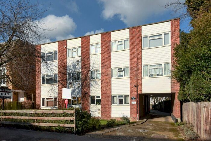 1 Bedroom Flat To Rent In Elmwood, Churchfields, South Woodford E18