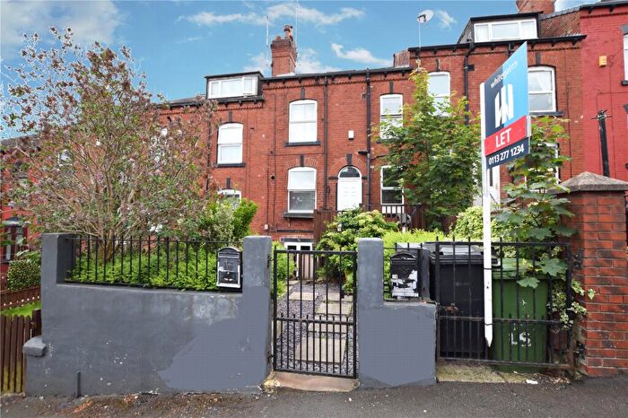 Apartment To Rent In Barton Mount, Beeston, Leeds, West Yorkshire, LS11