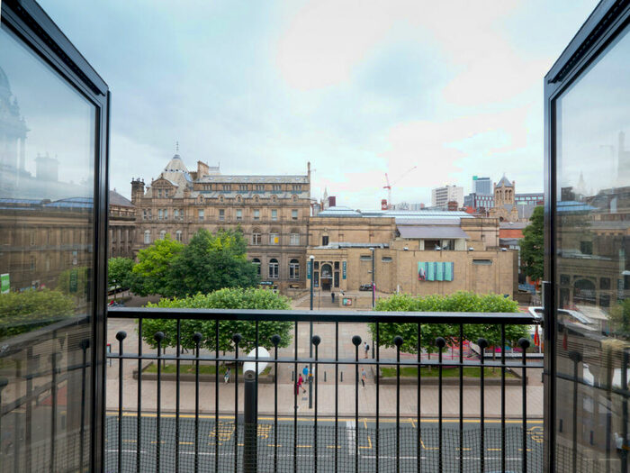 2 Bedroom Apartment To Rent In Victoria House, - The Headrow, Leeds, West Yorkshire, LS1