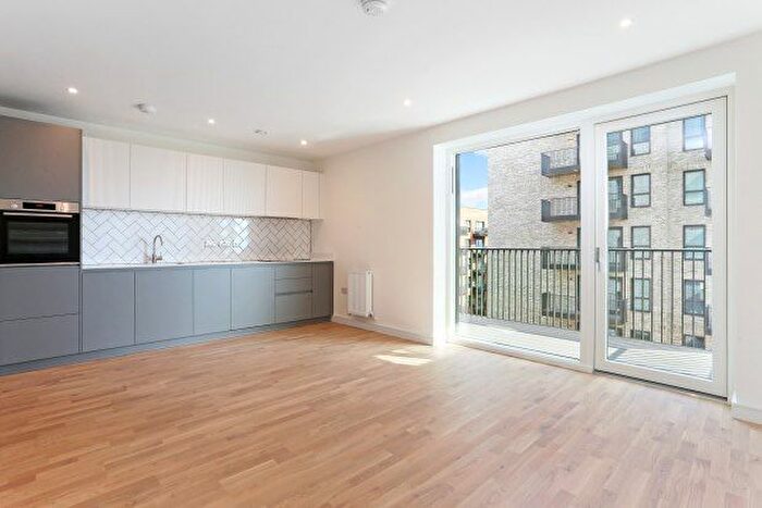 1 Bedroom Flat To Rent In Greenleaf Walk, Southall, UB1