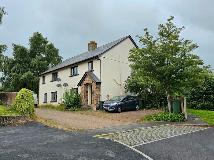 2 Bedroom Flat To Rent In The Glebelands, Newton Abbot, TQ13