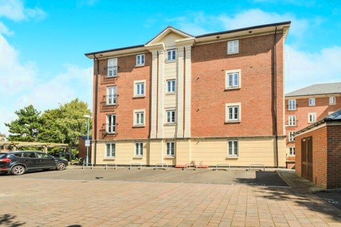 2 Bedroom Flat To Rent In Brunel Crescent, Swindon, SN2