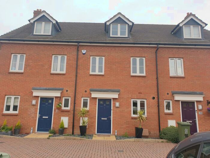 3 Bedroom Town House To Rent In Close To Town Centre -, HP19