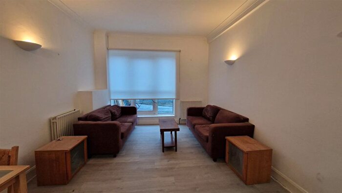 2 Bedroom Flat To Rent In Flat, Rock Street, London, N4