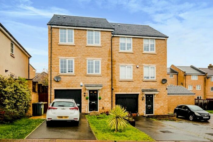 4 Bedroom Semi-Detached House To Rent In Britannia Crescent, Huddersfield, West Yorkshire, HD2