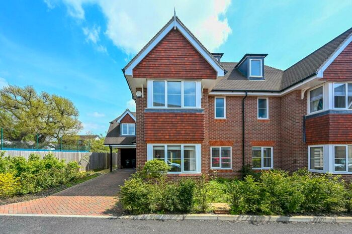 4 Bedroom Semi-Detached House To Rent In Pavilion Place, East Molesey, KT8