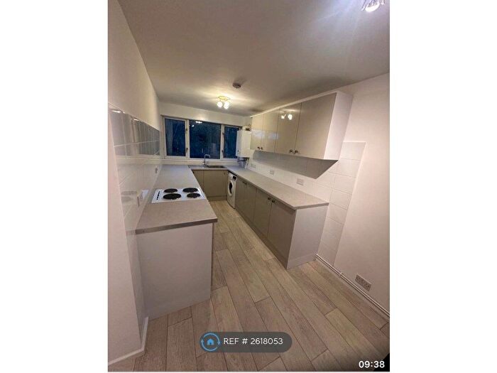 2 Bedroom Flat To Rent In Glamis House, Brentwood, CM14