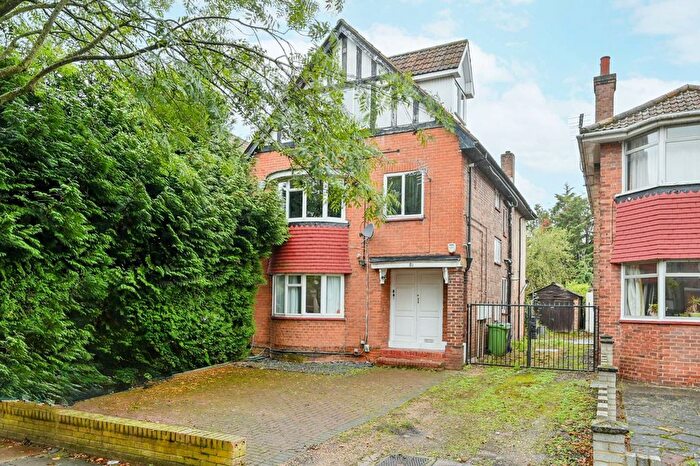 2 Bedroom Flat To Rent In Perryn Road, Poet's Corner, W3