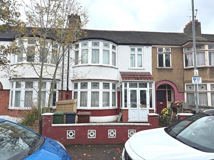 3 Bedroom Terraced House For Sale In Lyndhurst Gardens, Barking, IG11