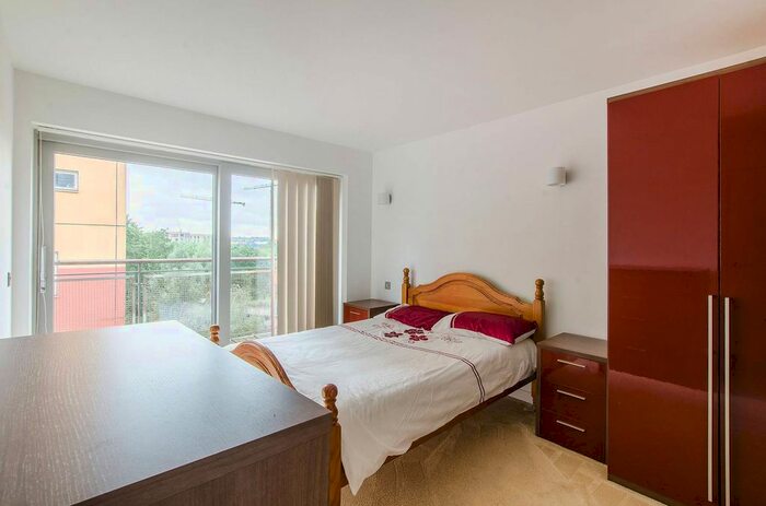 3 Bedroom Flat To Rent In Teal Street, Greenwich, London, SE10