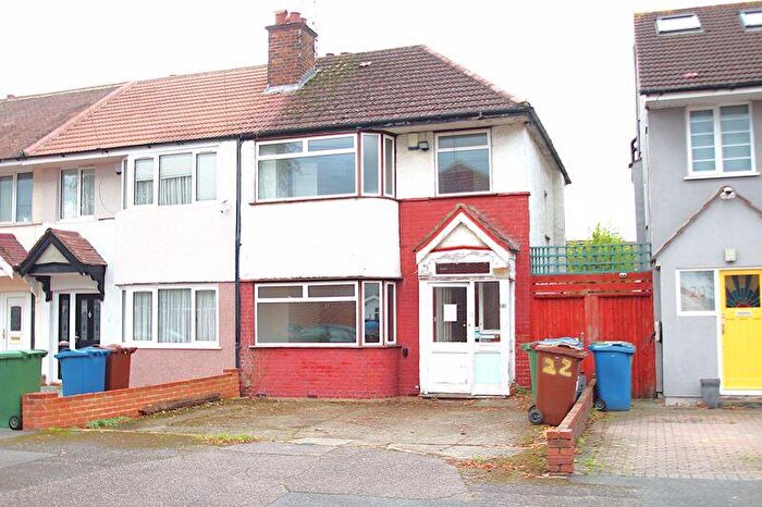 3 Bedroom End Of Terrace House For Sale In Thistledene Avenue, Harrow, HA2