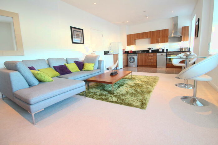 2 Bedroom Apartment To Rent In Dukes Wynd, Collegelands, G4