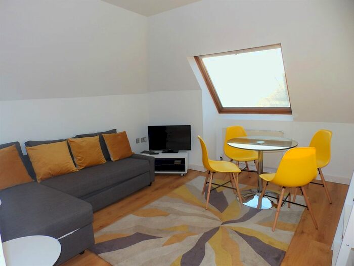 2 Bedroom Flat To Rent In Westbourne Villas, Hove, E.Sussex, BN3