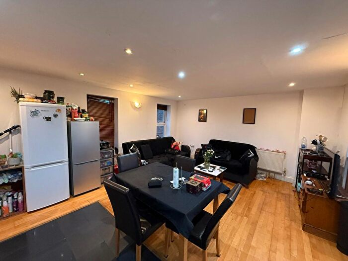2 Bedroom Flat To Rent In Victory Road Mews, London, SW19