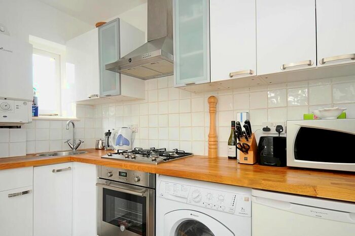 2 Bedroom Flat To Rent In Sheen Road, Richmond, TW9