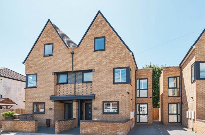4 Bedroom Town House To Rent In Compton Road, Portsmouth, Hampshire, PO2