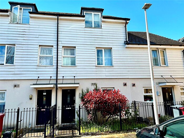 3 Bedroom Town House To Rent In St. Agnes Way, Reading, Berkshire, RG2