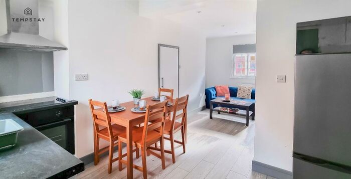 2 Bedroom Terraced House To Rent In High Street, Theale, RG7