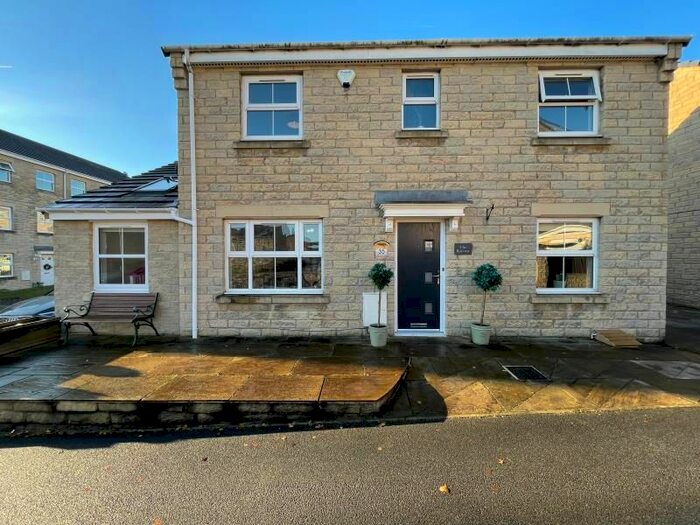 4 Bedroom Detached House To Rent In Bewick Drive, Bingley, West Yorkshire BD16